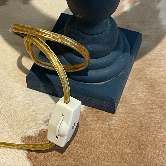 Vintage Homestead Shoppe table lamp 15” h - Picture 10 of 13